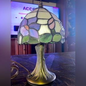 Dale Tiffany Mini desk lamp purple flowers